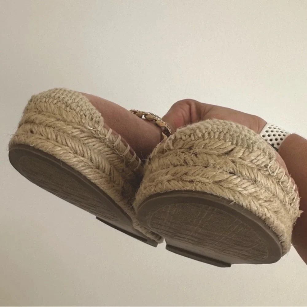 NEW Tahari Brooklyn Pink Faux Suede Cuban Gold Chain Platform Espadrilles Size 8